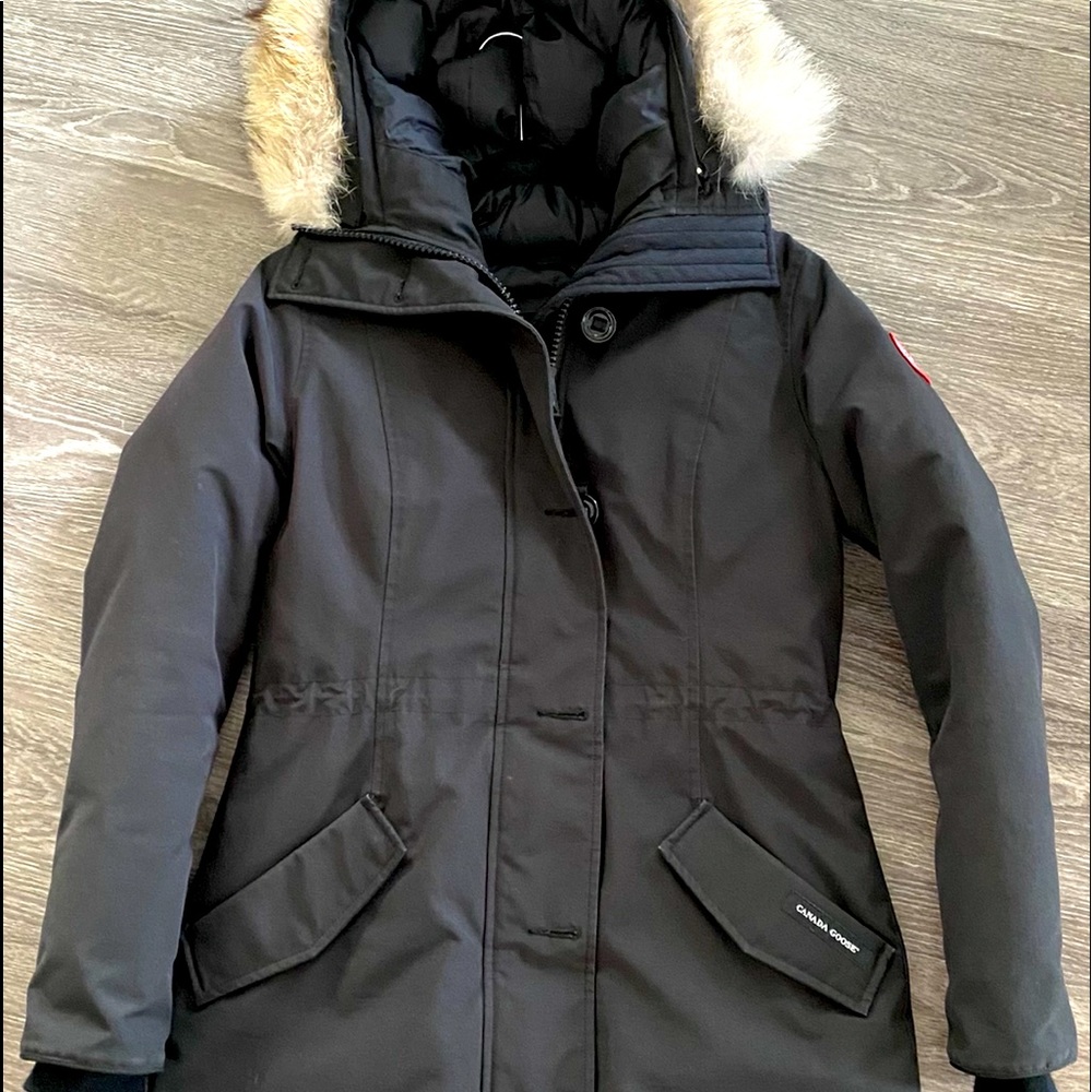 Canada goose jacket (authentic) women (M)